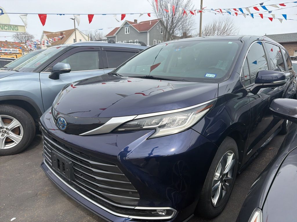 2021 Toyota Sienna Limited 7-Passenger FWD