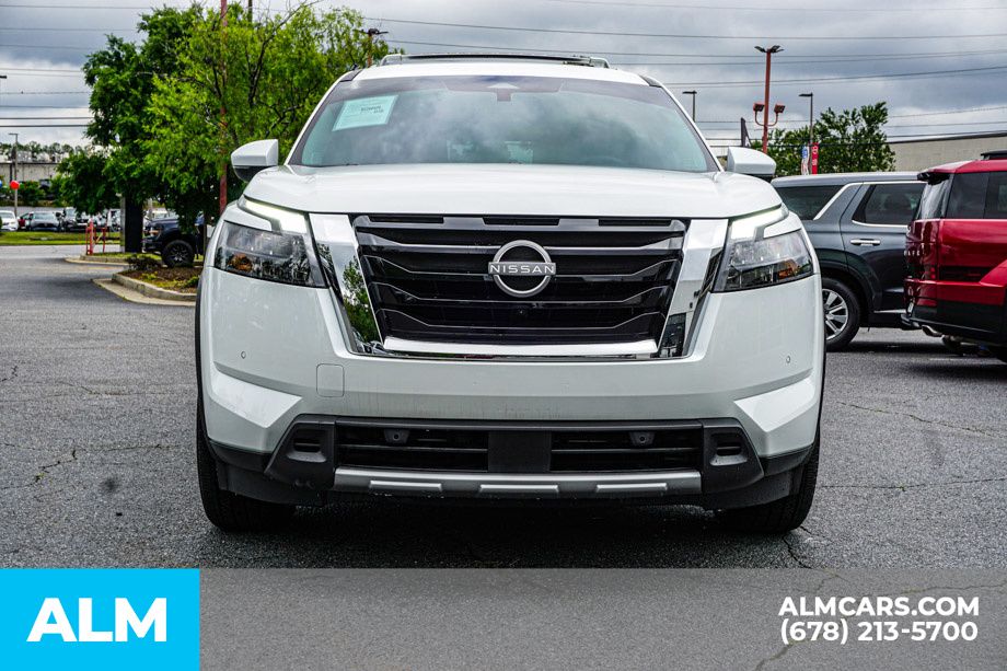 Used 2025 White Nissan Platinum image 9
