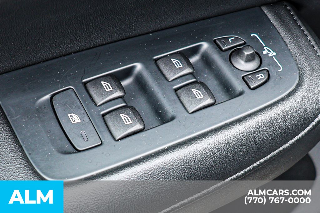 Used 2024 Black Volvo B5 Core Dark Theme image 46