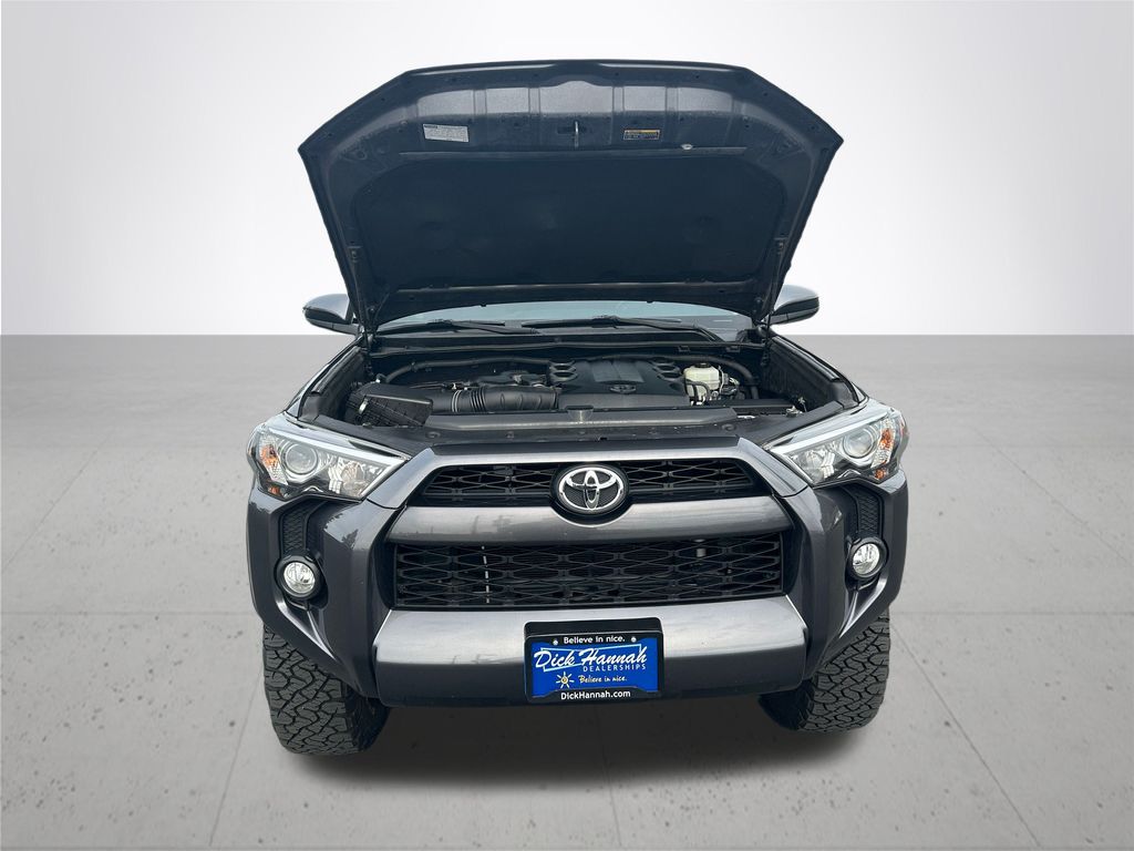 2017 Toyota 4Runner SR5 photo 4
