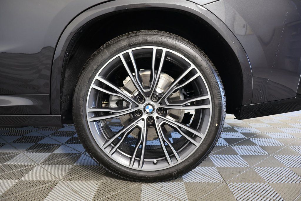 Thumbnail: 2025 BMW X4 - 10