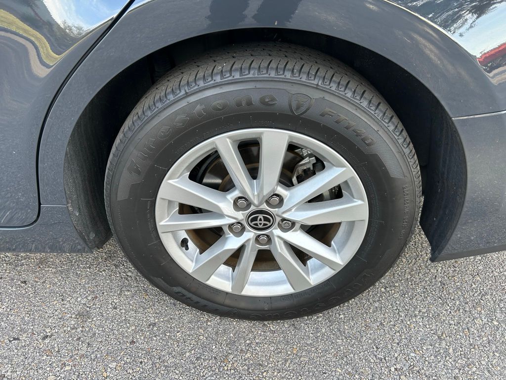 Thumbnail: 2025 Toyota Camry - 9