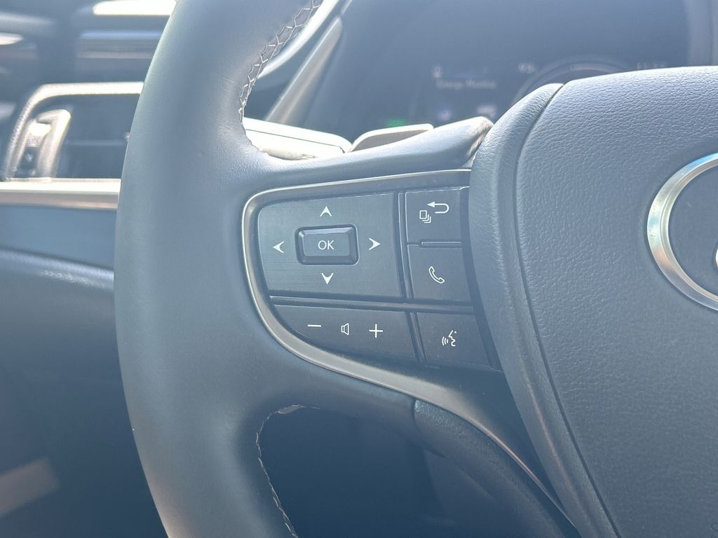 Thumbnail: 2021 Lexus ES - 25