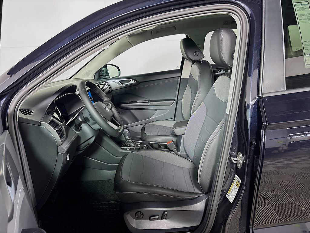 2025 Volkswagen Taos 1.5T SE Black