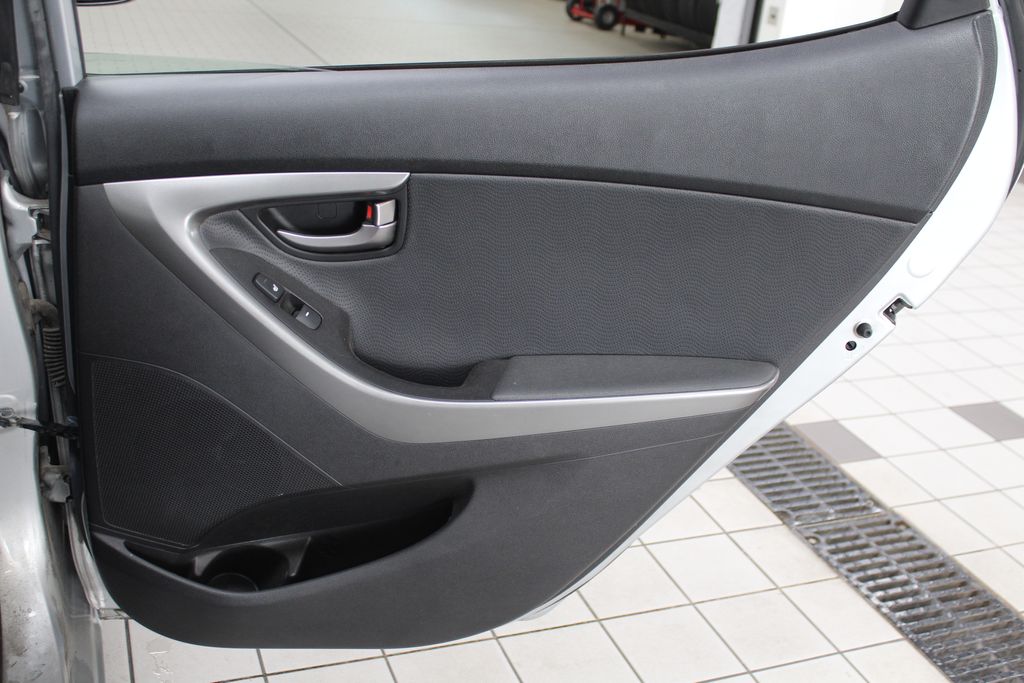 Thumbnail: 2012 Hyundai Elantra - 28