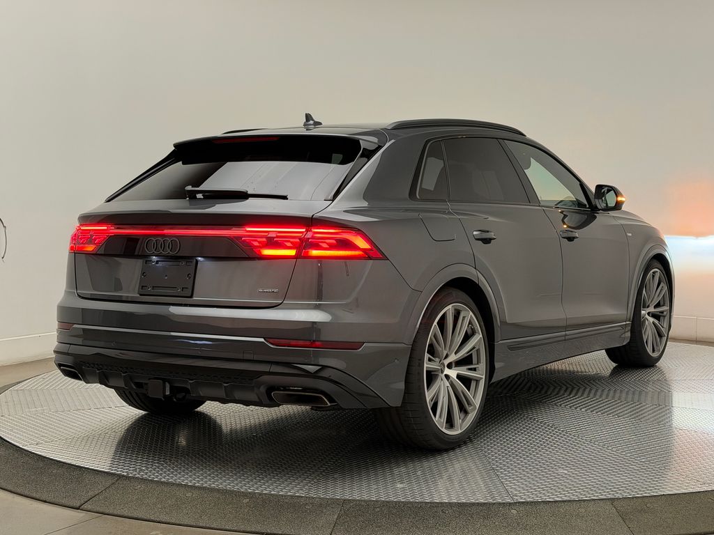 Thumbnail: 2026 Audi Q8 - 10