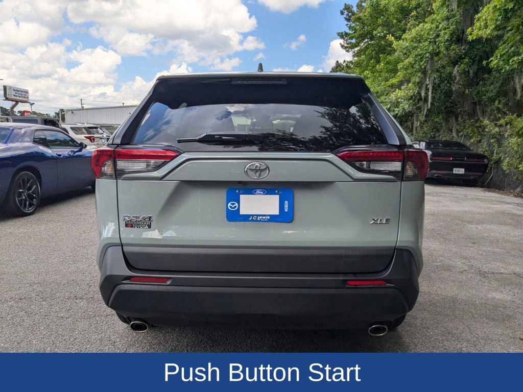 2022 Toyota RAV4 XLE