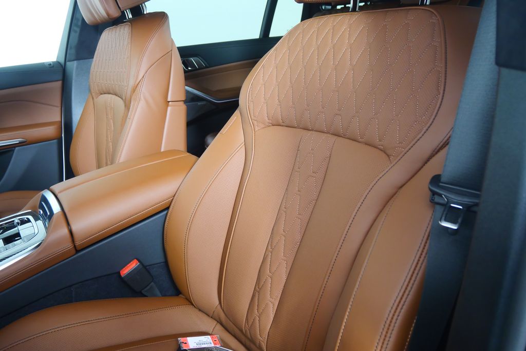 2026 BMW X7 M60i 10