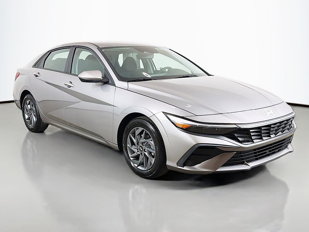 Used 2024 Silver Hyundai SEL image 2
