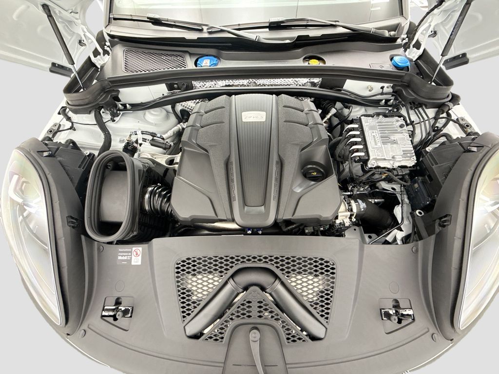 Thumbnail: 2026 Porsche Macan - 30