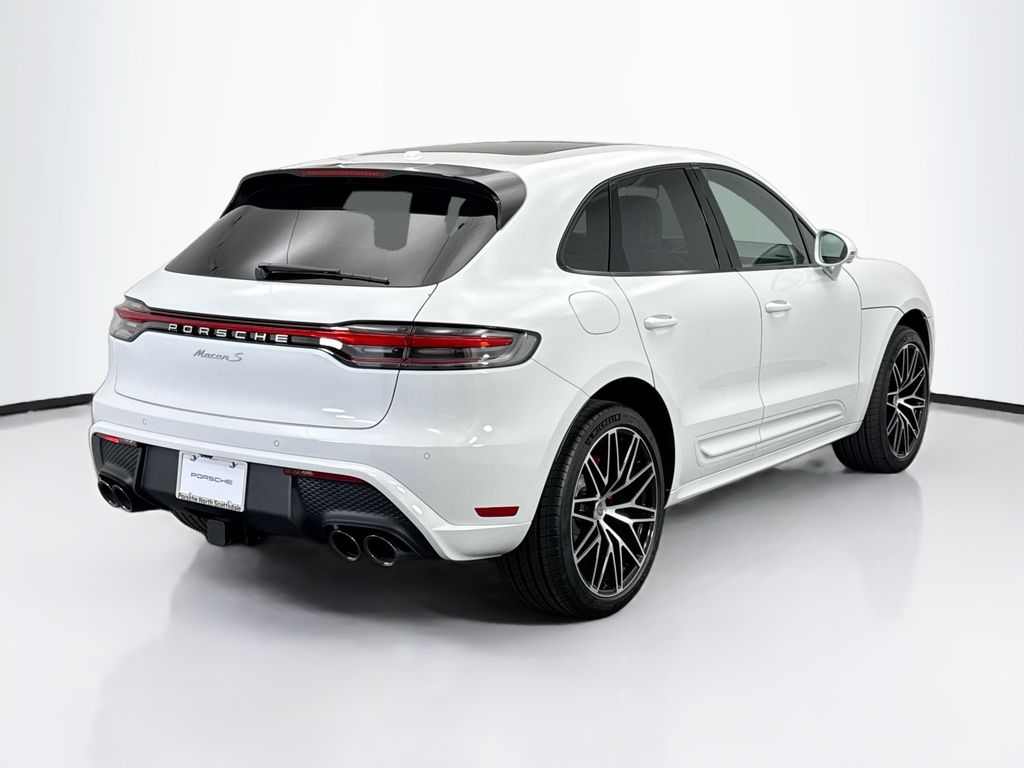Thumbnail: 2026 Porsche Macan - 7