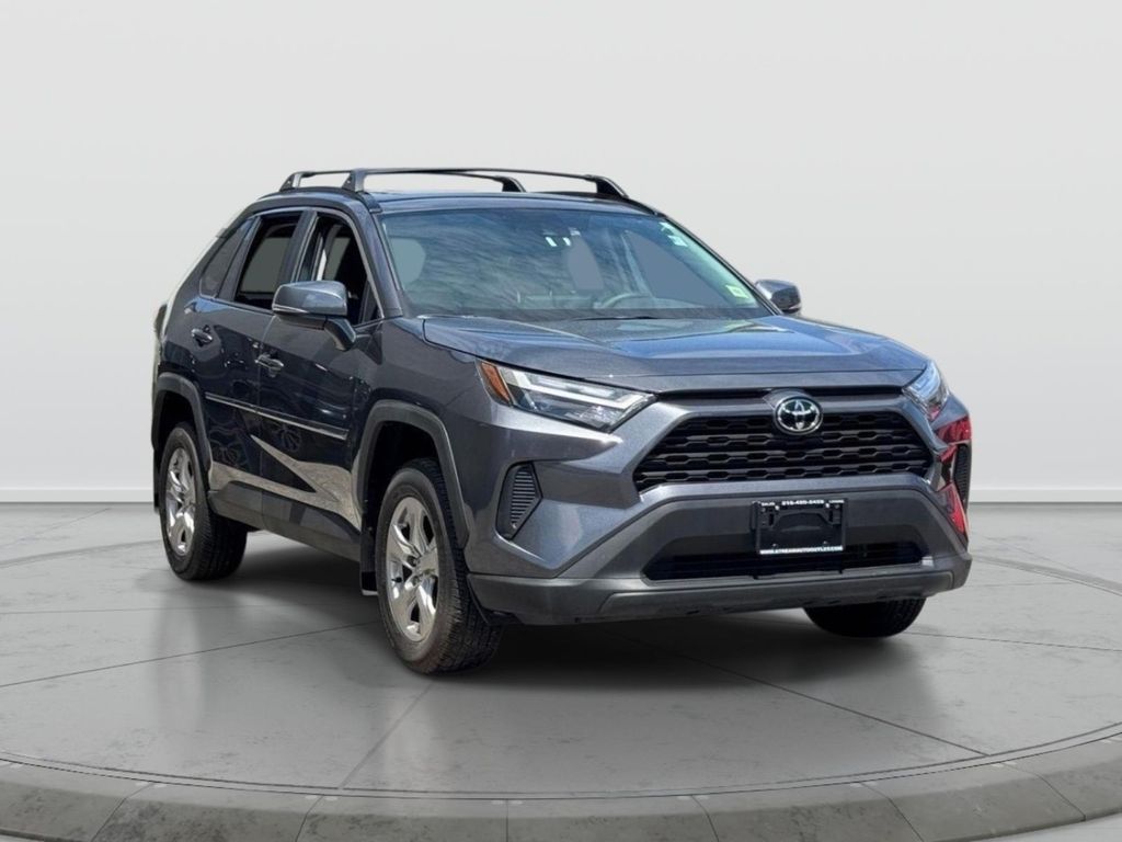 2025 Toyota RAV4 XLE AWD's photo
