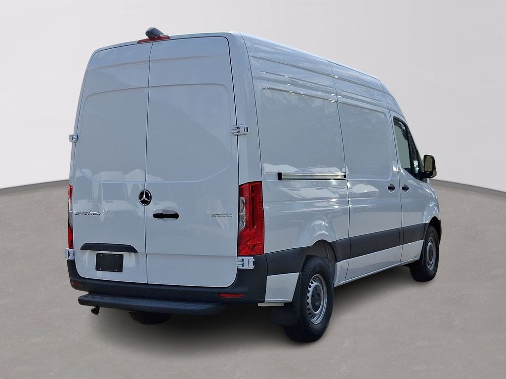 Thumbnail: 2025 Mercedes-Benz Sprinter - 3