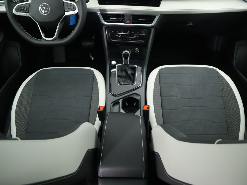 Thumbnail: 2025 Volkswagen Taos - 16