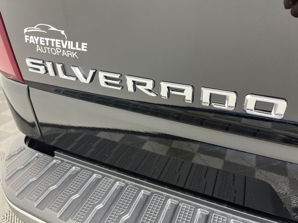 Thumbnail: 2026 Chevrolet Silverado 1500 - 22