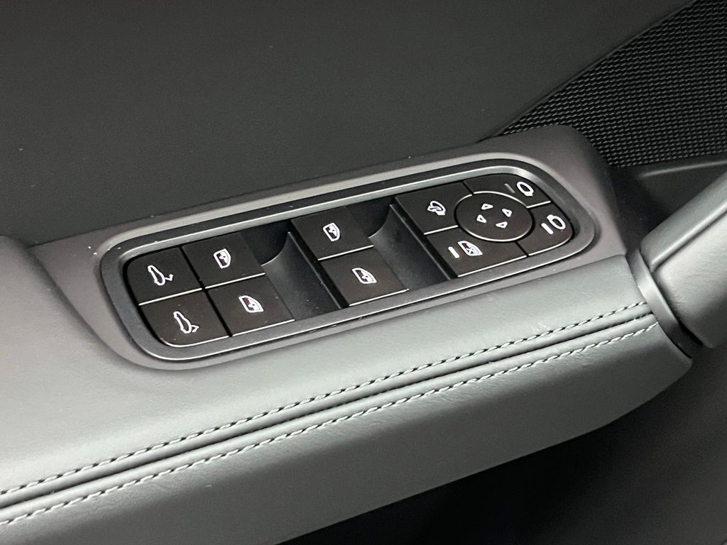 Thumbnail: 2026 Porsche Cayenne - 22