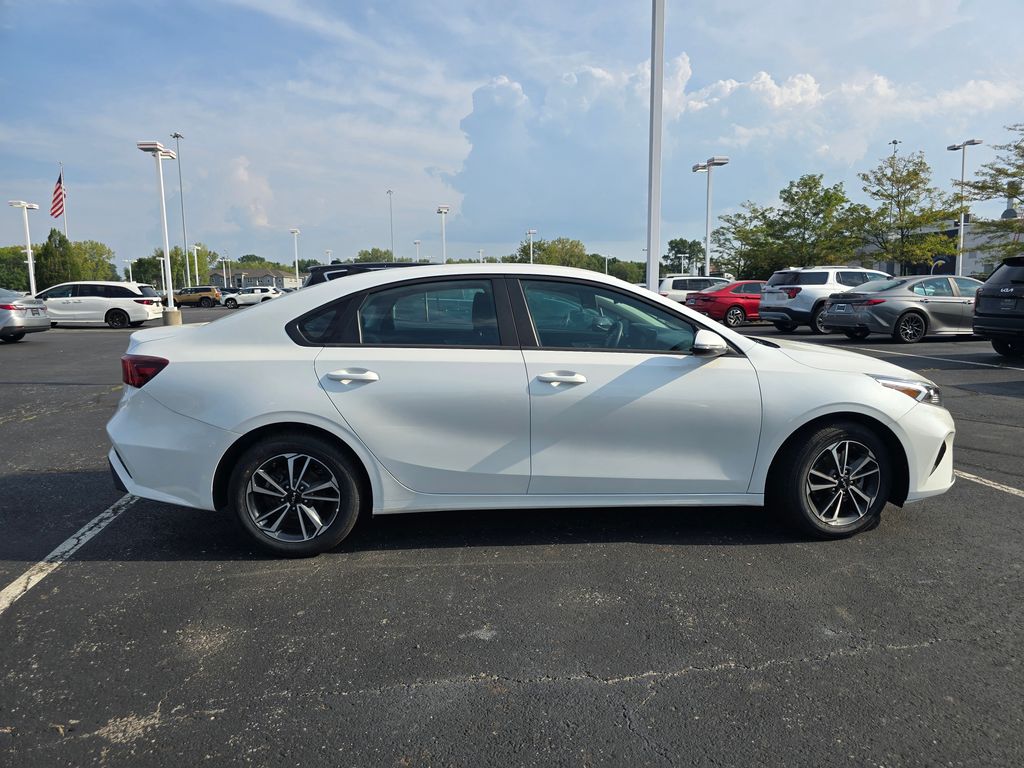 Used 2024 White Kia LXS image 8
