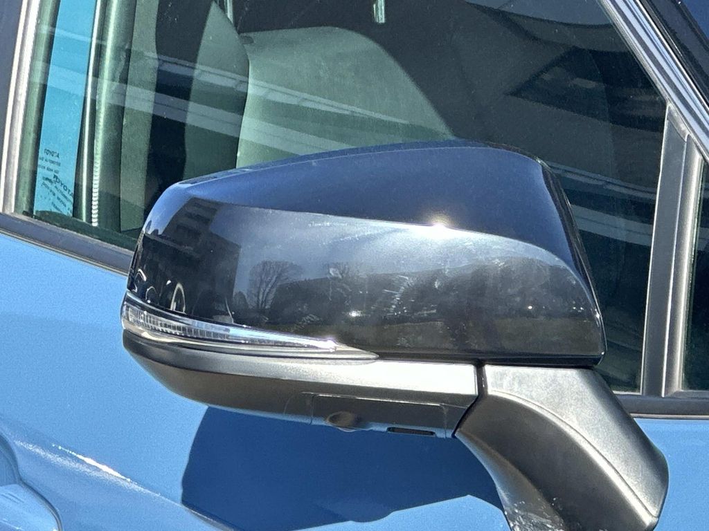 Thumbnail: 2022 Toyota RAV4 - 6