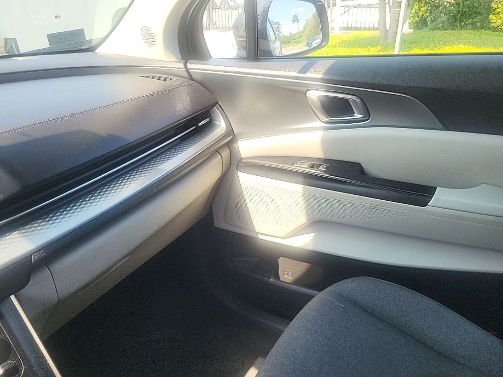 2022 Black Kia Carnival LX FWD Van