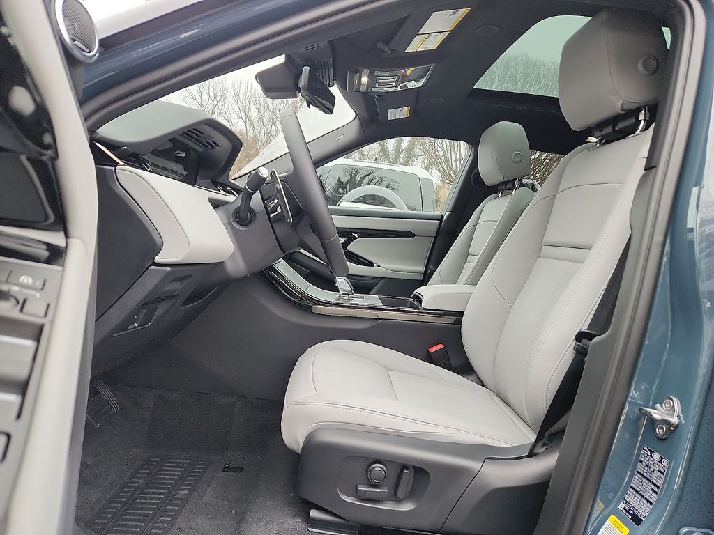 Thumbnail: 2026 Land Rover Range Rover Evoque - 6