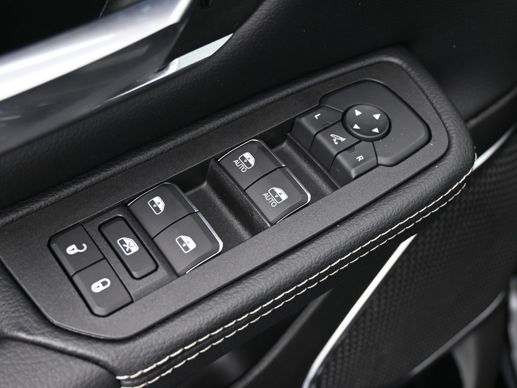 New 2026 Diamond Black Crystal Pearlcoat Ram Laramie image 19