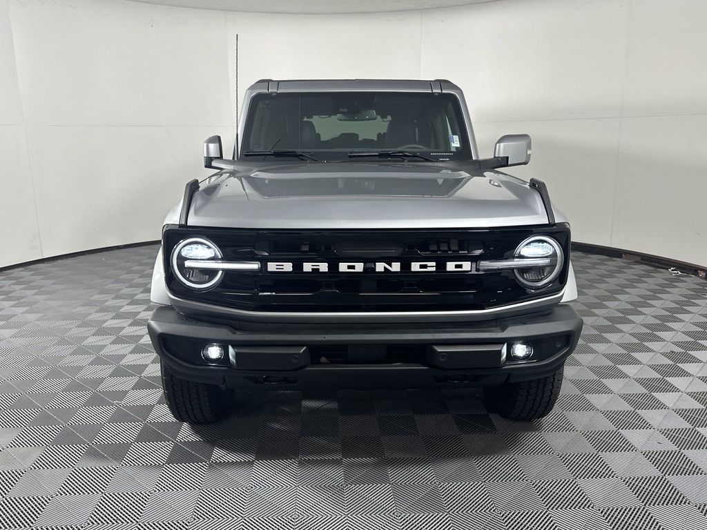 2024 Ford Bronco Outer Banks 2