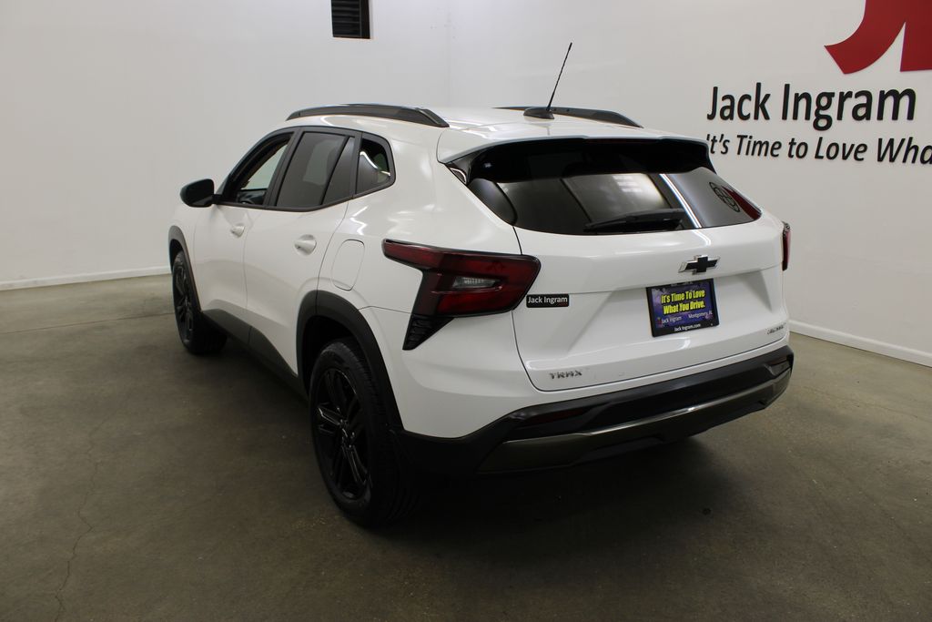 used 2025 Chevrolet Trax car, priced at $25,991