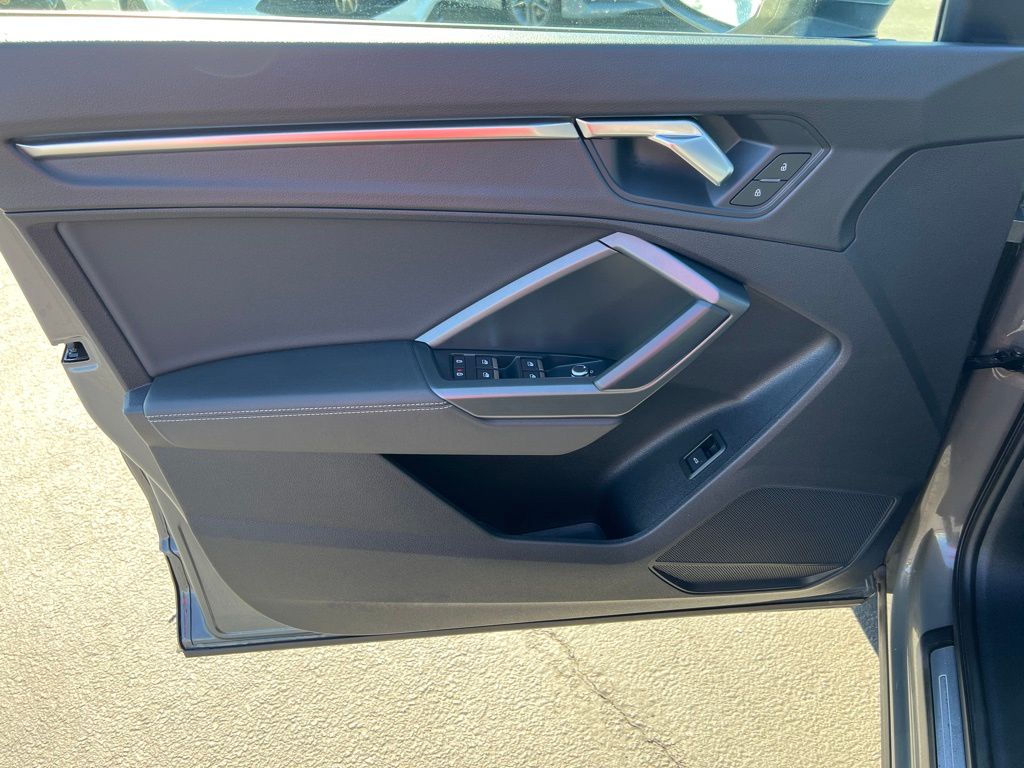 Thumbnail: 2020 Audi Q3 - 12