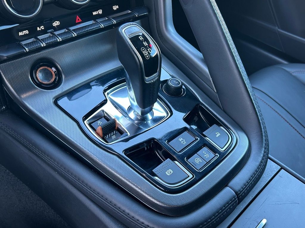 Used 2014  Jaguar S image 30