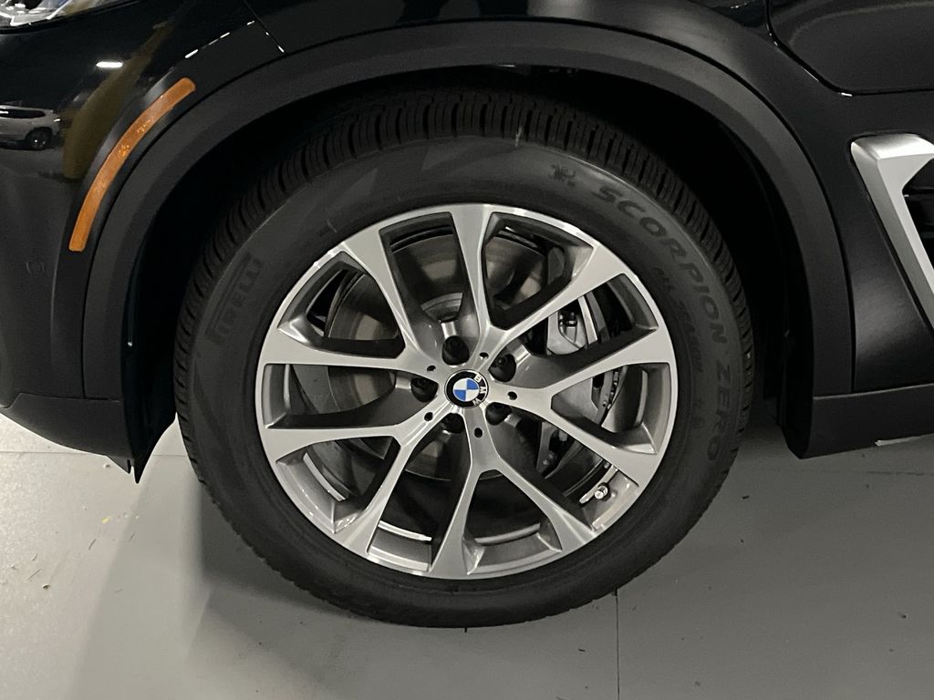 Thumbnail: 2026 BMW X5 - 10