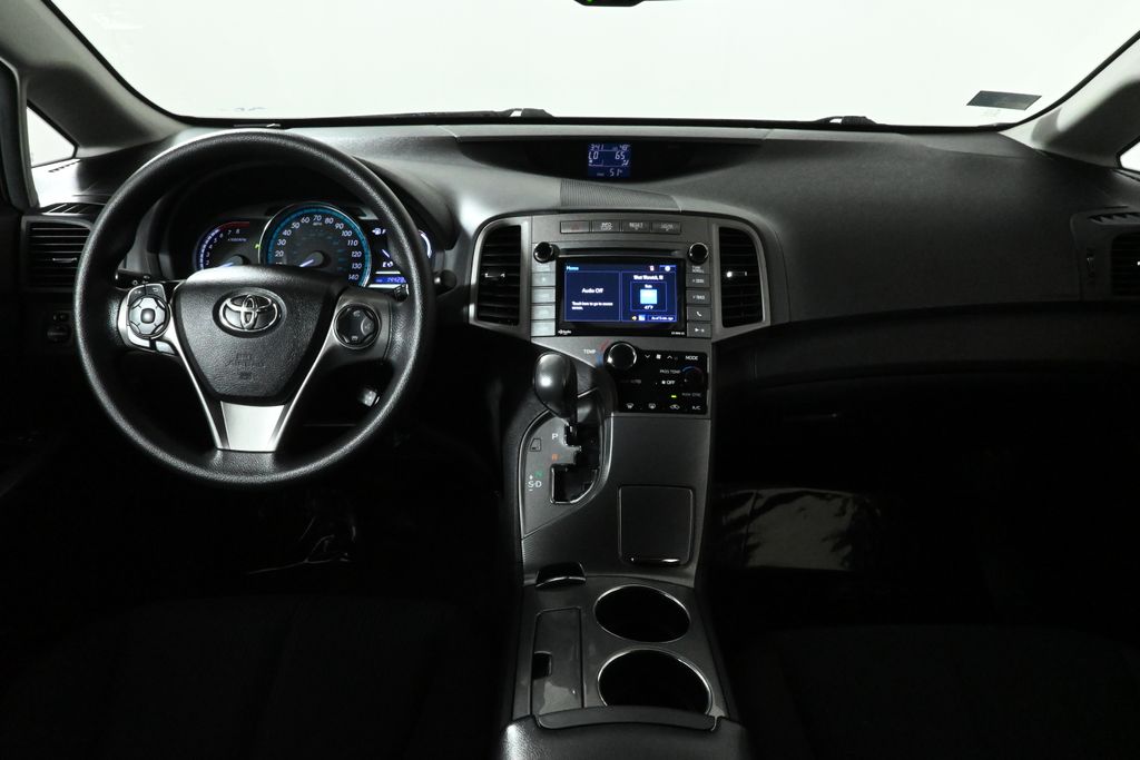 2015 Toyota Venza LE 16