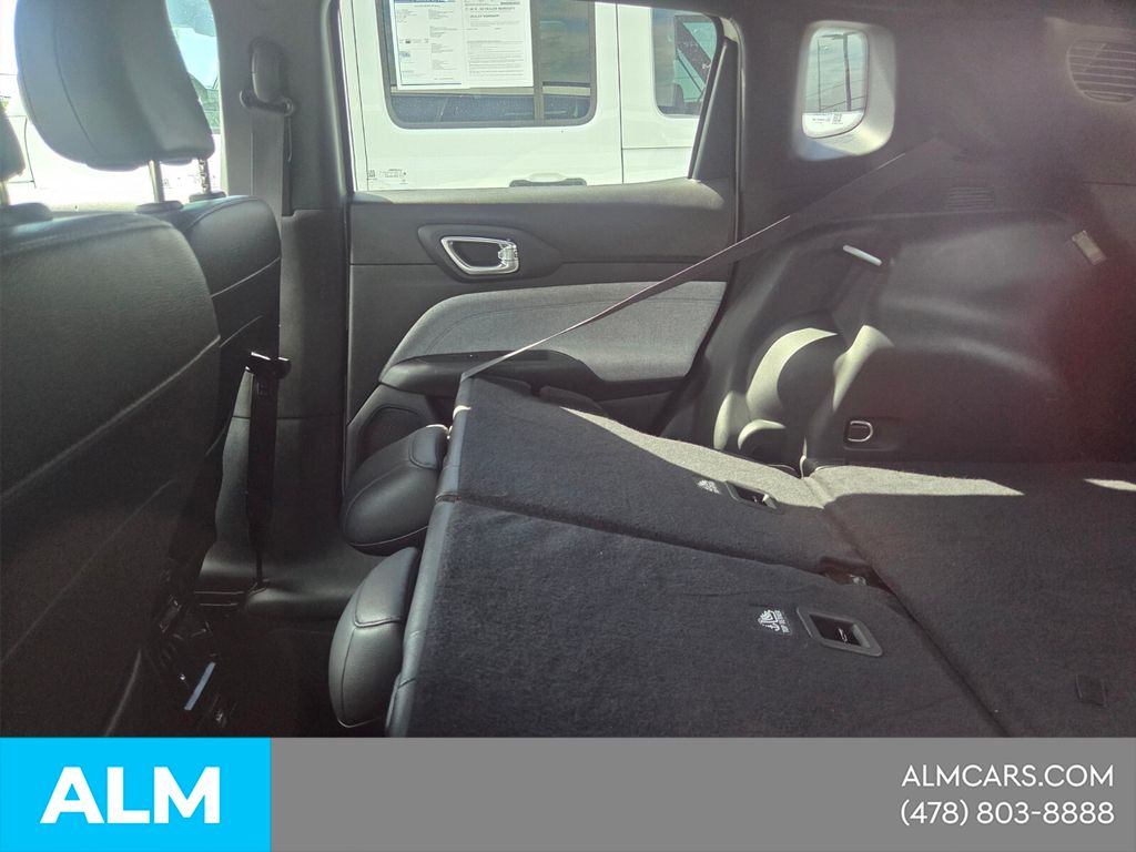 Used 2024 White Jeep Latitude image 8