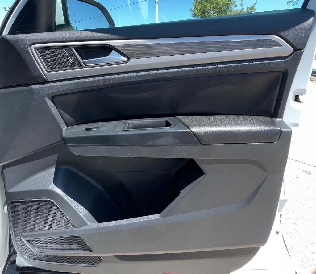 2020 Volkswagen Atlas 3.6L V6 SE White at Community Kia