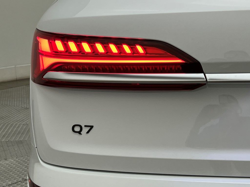 Thumbnail: 2026 Audi Q7 - 9
