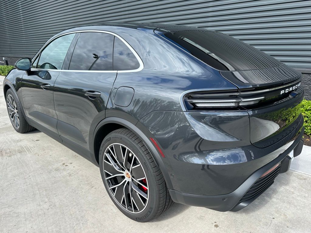 2025 Porsche Macan T 3