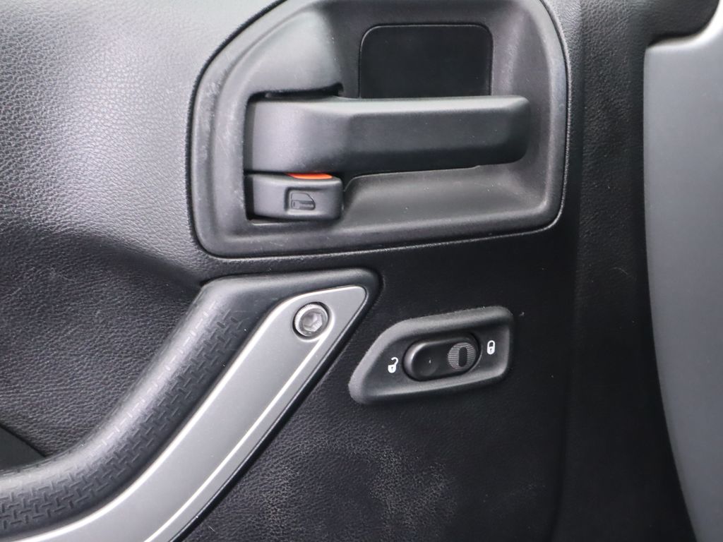 Thumbnail: 2015 Jeep Wrangler - 24