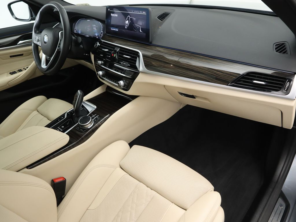 Thumbnail: 2021 BMW 5 Series - 18