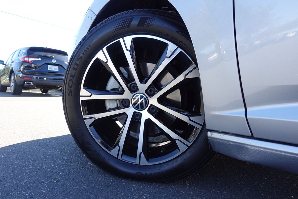 Used 2023 Silver Volkswagen 1.5T Sport image 10