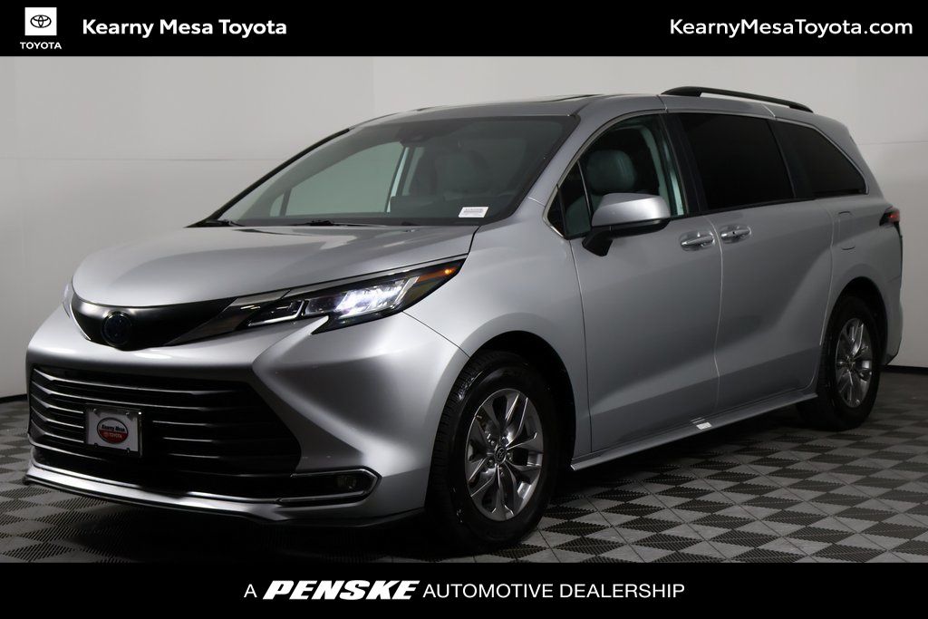 2023 Toyota Sienna XLE -
                San Diego, CA