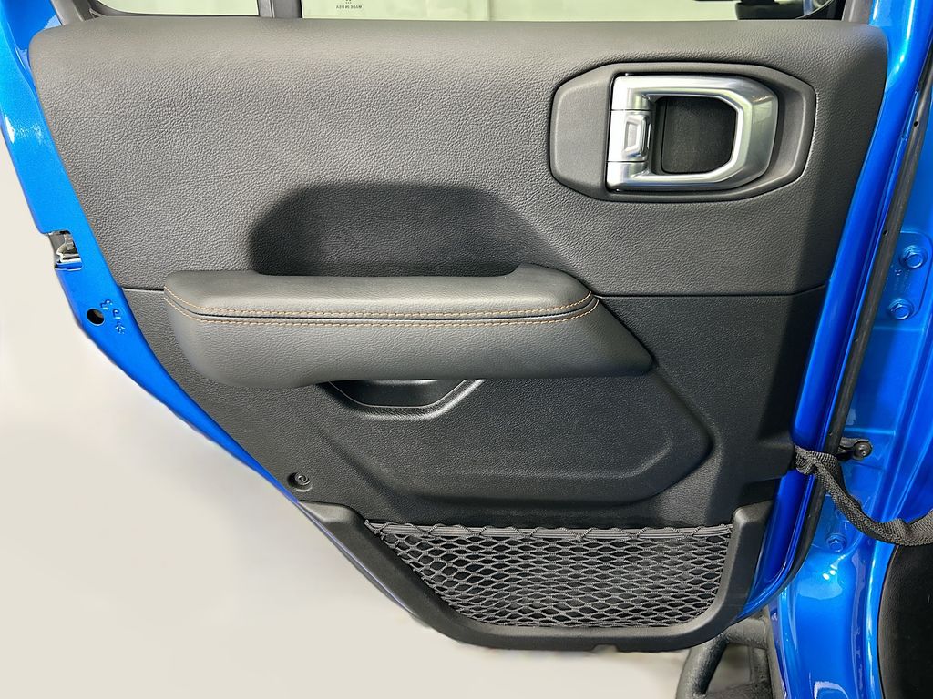 Thumbnail: 2023 Jeep Gladiator - 23