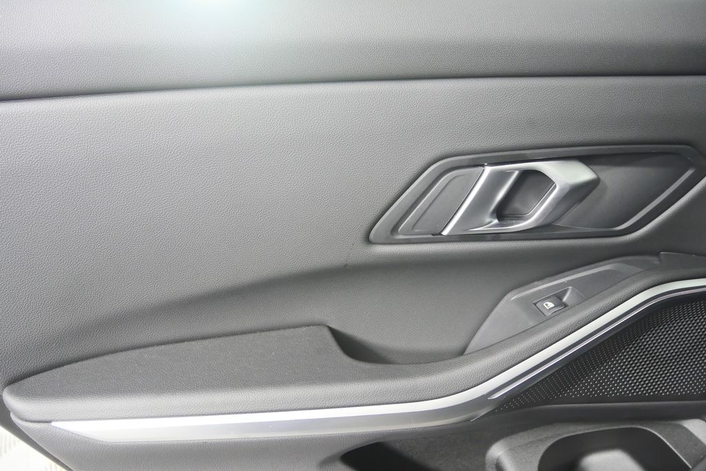 Thumbnail: 2025 BMW 3 Series - 14