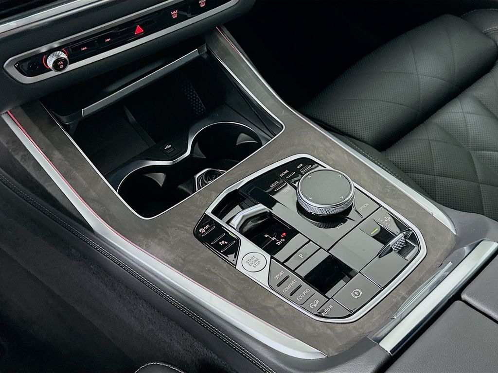 Thumbnail: 2025 BMW X7 - 17