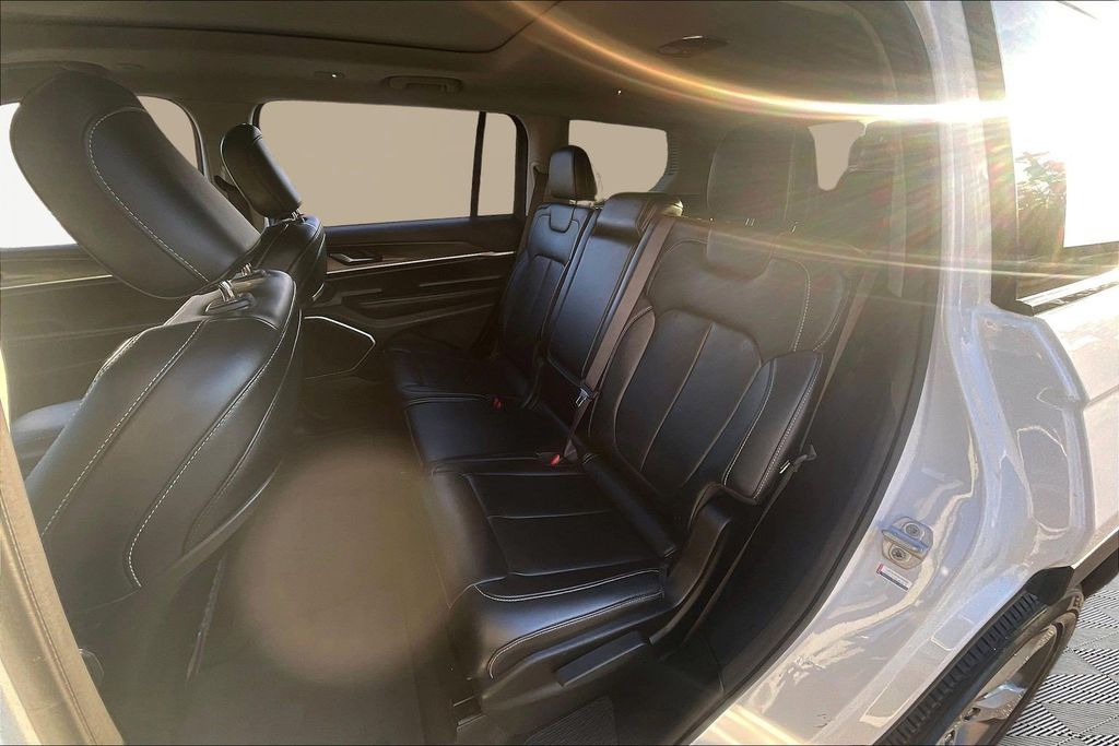 JeepGrand Cherokee L22