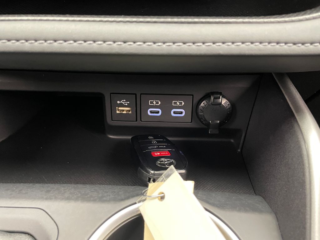 Thumbnail: 2025 Toyota Highlander - 28