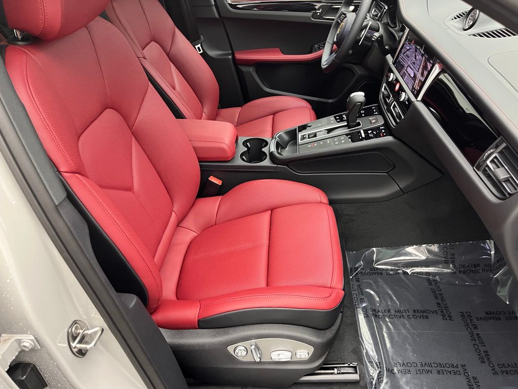 Thumbnail: 2026 Porsche Macan - 30