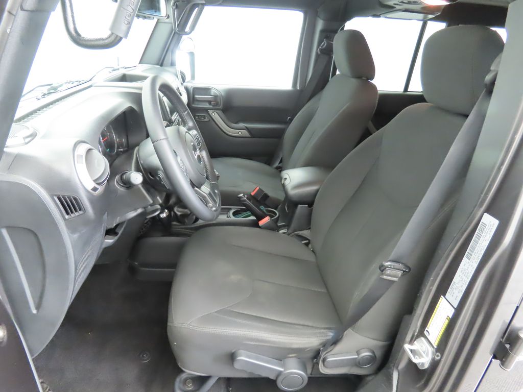 2016 Jeep Wrangler Unlimited Sport 18