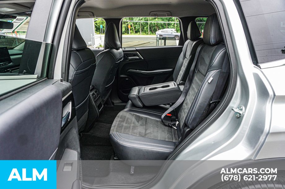 Used 2025 Silver Mitsubishi SE image 21