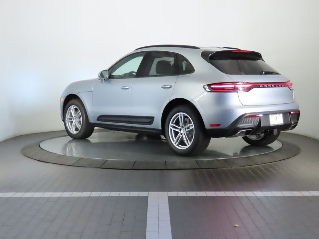 Thumbnail: 2026 Porsche Macan - 3