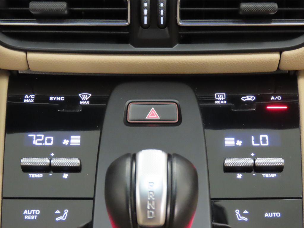 Thumbnail: 2024 Porsche Macan - 25