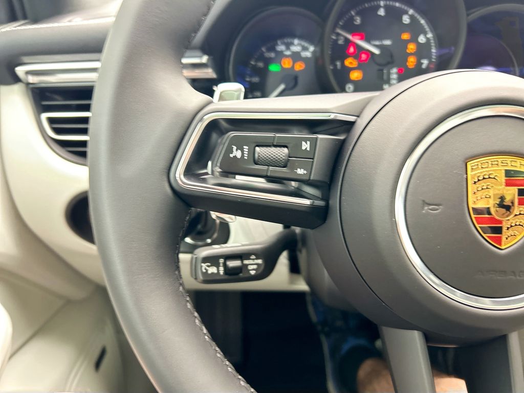 Thumbnail: 2026 Porsche Macan - 13